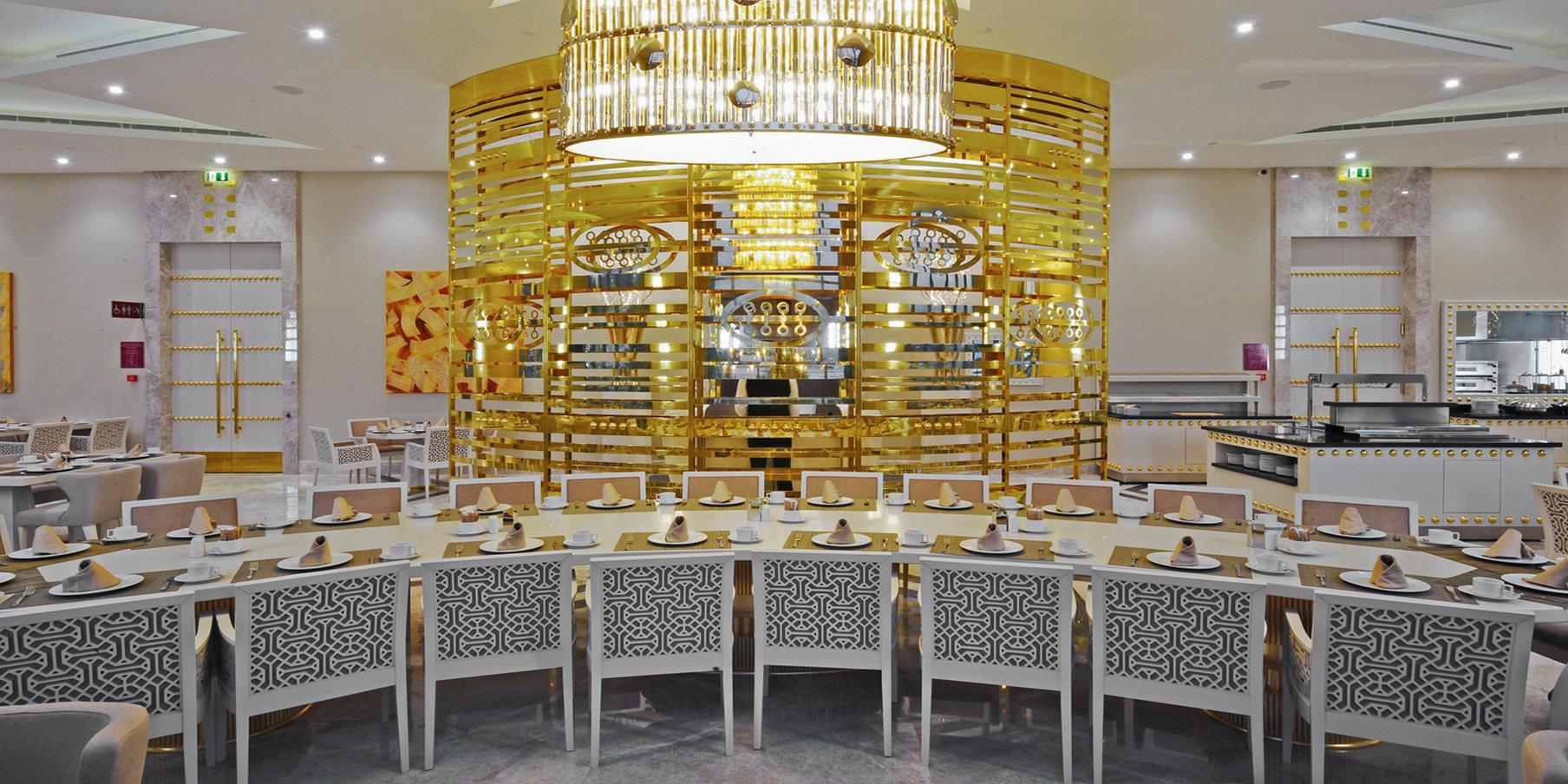 Crowne Plaza Bursa Convention Center & Thermal Spa By Ihg Exteriér fotografie The interior of a restaurant in the mall