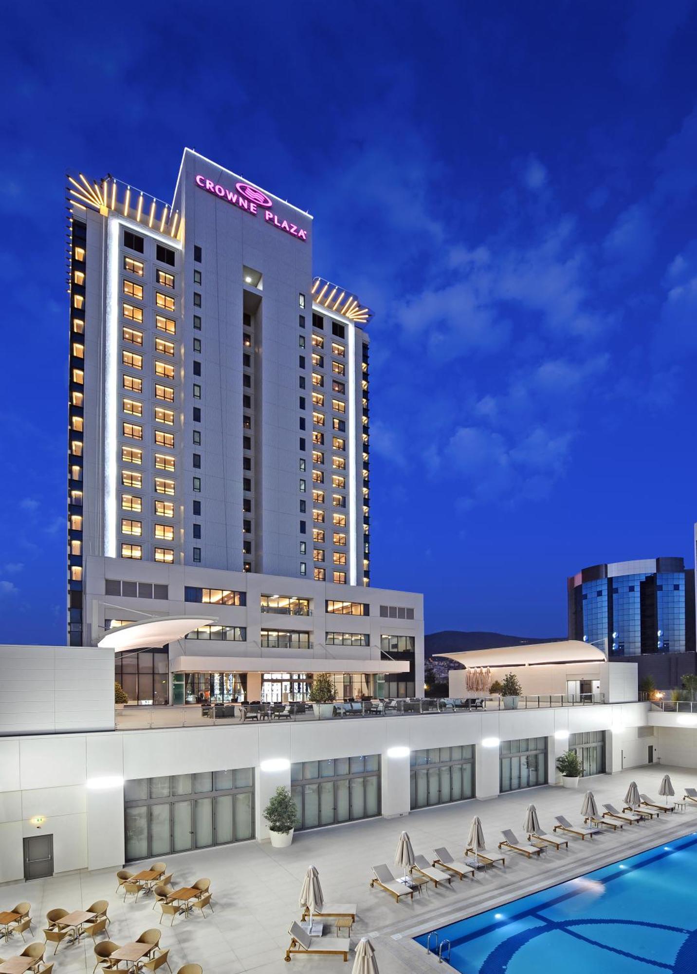 Crowne Plaza Bursa Convention Center & Thermal Spa By Ihg Exteriér fotografie The hotel at night